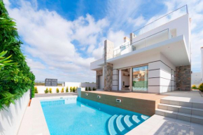 Villa de Sol in Los Alcazares with 4 bedrooms, private swimming pool, sauna and jacuzzi.